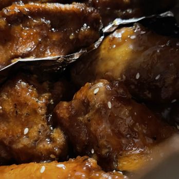 SoCal Wings - Mango Madness top and garlic sesame bottom - Chicken Wings Near Me - Westminster, California SoCal Wings - Mango Madness top and garlic sesame bottom - Chicken Wings Near Me - Westminster, California