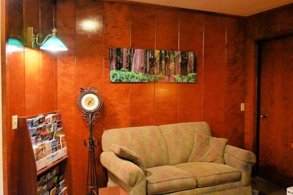 Curly Redwood Lodge by null