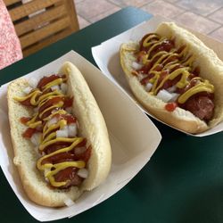 75 Cafe - Two 2$ hot dogs