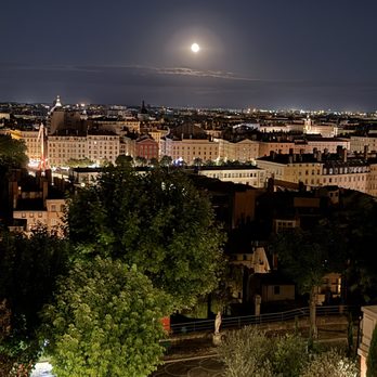 Villa Florentine - La lune over Lyon - Hotels Near Me - Lyon, 69 Villa Florentine - La lune over Lyon - Hotels Near Me - Lyon, 69