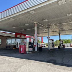 Speedway - Pumps and store front