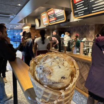 Elite Week: Salt & Straw - Upper West Side - Fran's Chocolate Caramel Gold Bar in a waffle cone - Yelp Events Near Me - New York, New York