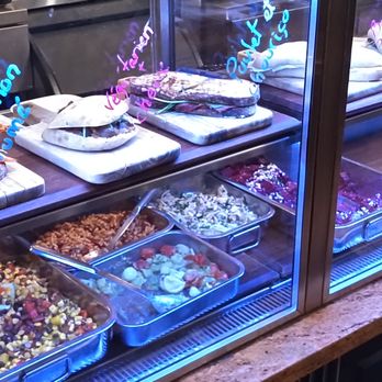 Café Vasco da Gama - Their sandwiches and salads look fairly appetizing. - Cafes Near Me - Montreal, Quebec Café Vasco da Gama - Their sandwiches and salads look fairly appetizing. - Cafes Near Me - Montreal, Quebec