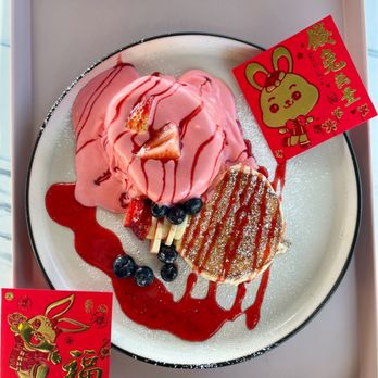 Hanabusa Café - Strawberry Soufflé Pancakes! Came with red envelopes - 2023 year of the rabbit. - Desserts Near Me - Sunnyvale, California Hanabusa Café - Strawberry Soufflé Pancakes! Came with red envelopes - 2023 year of the rabbit. - Desserts Near Me - Sunnyvale, California