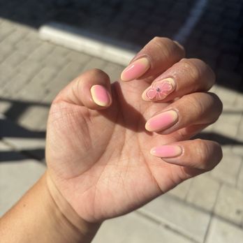 Bicolor Nail Boutique - Biogel manicure with aura design and a 3D flower - Nail Salons Near Me - Los Angeles, California