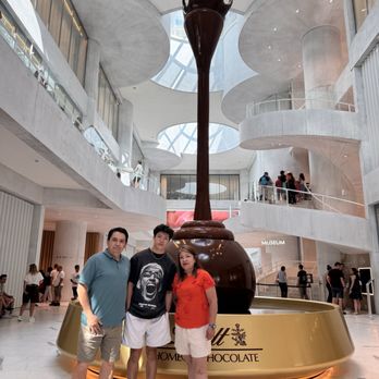 Lindt Factory Outlet - Right at the entrance - Chocolatiers & Shops Near Me - Kilchberg, ZH Lindt Factory Outlet - Right at the entrance - Chocolatiers & Shops Near Me - Kilchberg, ZH