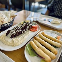 Istanbul Bay - 7 Pieces Falafel with Hummus