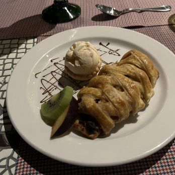 Casa Mia - Apple Streudel dessert - Sports Bars Near Me - Loreto, BCS Casa Mia - Apple Streudel dessert - Sports Bars Near Me - Loreto, BCS