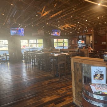 Edley's Bar-B-Que - Inside - Barbeque Near Me - Nashville, Tennessee