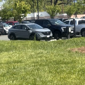 Russian River Brewing - The 1st two cars are EV and it has been there since 8am... move it and let other EV cars charge - Brewpubs Near Me - Windsor, California Russian River Brewing - The 1st two cars are EV and it has been there since 8am... move it and let other EV cars charge - Brewpubs Near Me - Windsor, California