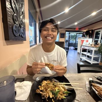 Elephant Thai Kitchen - Pad See Ew - Thai Near Me - Long Beach, California