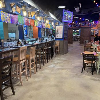 Dick’s Last Resort - View of the bar inside the building - Bars Near Me - Orlando, Florida Dick’s Last Resort - View of the bar inside the building - Bars Near Me - Orlando, Florida