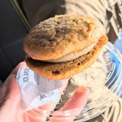 Pumpkin spice whoopie pie