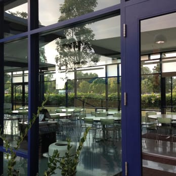 Windward School - Cafeteria with no walls, only windows. - Middle Schools & High Schools Near Me - Los Angeles, California
