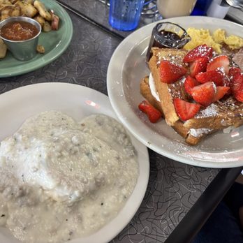 Biscuits Cafe - Red potatoes, stuffed French toast, biscuits and gravy - Breakfast & Brunch Near Me - Beaverton, Oregon Biscuits Cafe - Red potatoes, stuffed French toast, biscuits and gravy - Breakfast & Brunch Near Me - Beaverton, Oregon