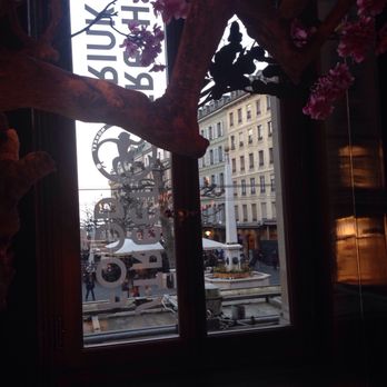 FMR - View of place molard from a corner table - Lounges Near Me - Geneva, GE