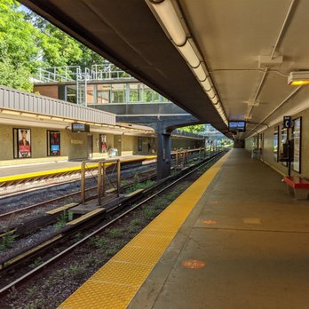 Rosedale Subway Station - Subway platform. August 2020 - Public Transportation Near Me - Toronto, Ontario Rosedale Subway Station - Subway platform. August 2020 - Public Transportation Near Me - Toronto, Ontario