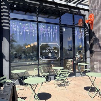 Jeni's Splendid Ice Creams - Outside Seating, Perfect for Arizona Spring - Ice Cream & Frozen Yogurt Near Me - Gilbert, Arizona