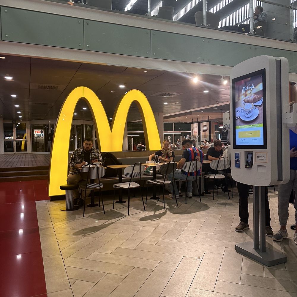 McDonald's - Fast Food Near Me - El Prat de Llobregat, B