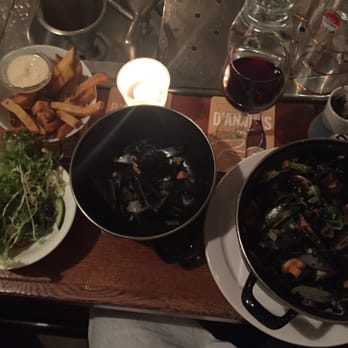 De Reiger - The mussels with fries and salad are as good as I had hoped. The portion could easily feed 2. Try it!!! - Gastropubs Near Me - Amsterdam, New Hampshire