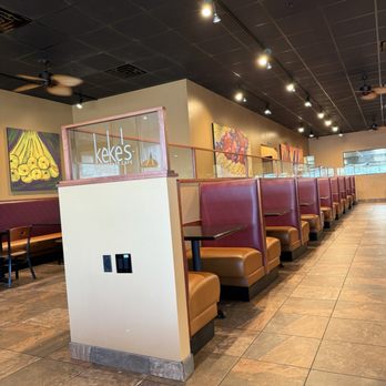 Keke's Breakfast Cafe - Seating and decor - Breakfast & Brunch Near Me - Spring Hill, Florida