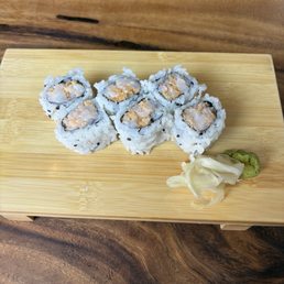 Spicy scallop crunch roll Spicy scallop crunch roll