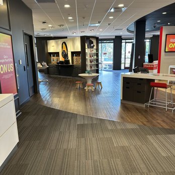 Verizon - Interior - Electronics Near Me - Sacramento, California Verizon - Interior - Electronics Near Me - Sacramento, California
