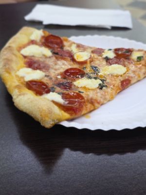 Pizza by Yandys (New York and detroit style pizza) by null