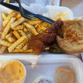 Dave's Hot Chicken - Dave's #4 1 Slider with Fries - Chicken Shop Near Me - Orlando, Florida Dave's Hot Chicken - Dave's #4 1 Slider with Fries - Chicken Shop Near Me - Orlando, Florida
