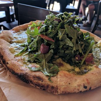 Simmzy's Restaurant Long Beach - Greasy arugula pizza - Gastropubs Near Me - Long Beach, California