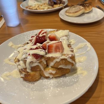 Bode's Corned Beef House - Strawberry French toast - American Near Me - Plymouth, Michigan