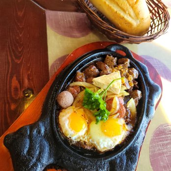Orchid City Fusion Cafe - Sizzlin Steak with bread - New American Near Me - Arlington, Texas