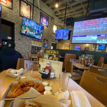 Buffalo Wild Wings - Sports bar vibe - Sports Bars Near Me - Petaluma, California