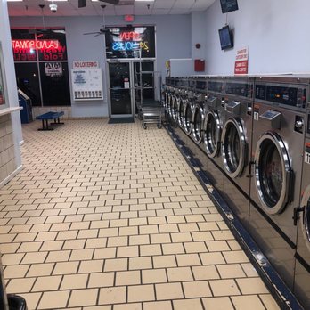 Glebe Laundromat - So clean and calm at 6 am - Laundromat Near Me - Arlington, Virginia