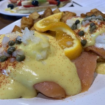 Eggs 'n Things - Waikiki Beach Eggspress - Breakfast & Brunch Near Me - Honolulu, Hawaii