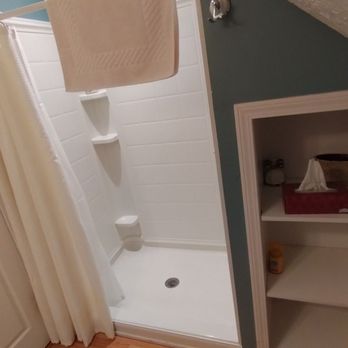 Blue Ridge Manor Bed & Breakfast - Bathroom shower - Bed & Breakfast Near Me - Cana, Virginia