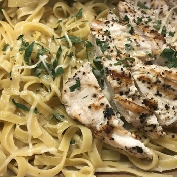 Earls Kitchen + Bar - Chicken alfredo - Cocktail Bars Near Me - Plano, Texas