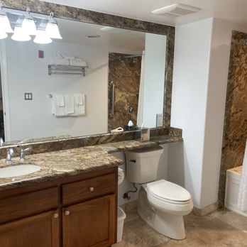 San Luis Bay Inn - Bathroom - Hotels Near Me - Avila Beach, California San Luis Bay Inn - Bathroom - Hotels Near Me - Avila Beach, California