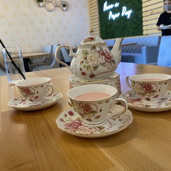 Proper Rose Garden - Rose tea with 70% sweetness - Themed Cafes Near Me - Katy, Texas