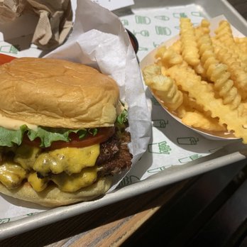 Shake Shack I-Drive - Shack ShackBurger - Ice Cream & Frozen Yogurt Near Me - Orlando, Florida