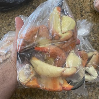 Seafood Guy In White Van - Stone crab claws - Street Vendors Near Me Seafood Guy In White Van - Stone crab claws - Street Vendors Near Me