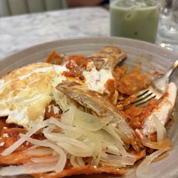 Café Fig - Chilaquiles and iced matcha latte - Cafes Near Me - Los Angeles, California Café Fig - Chilaquiles and iced matcha latte - Cafes Near Me - Los Angeles, California