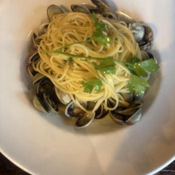 Serafina Tribeca - Spaghetti Alle Vongole - Bars Near Me - New York, New York