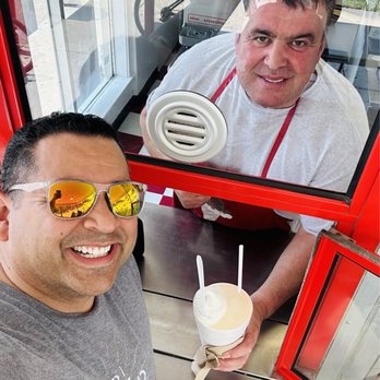 Deri Delite - Deri Delite has the best tasting ice cream in Aurora!!! Jeff and his family always make you feel so welcomed. - Ice Cream & Frozen Yogurt Near Me - Aurora, Illinois