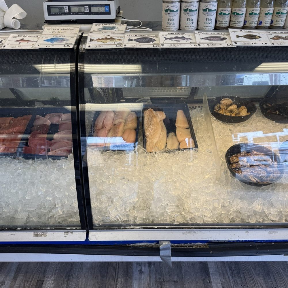 Steamers - Fish case - Seafood Markets Near Me - Newton, Massachusetts Steamers - Fish case - Seafood Markets Near Me - Newton, Massachusetts