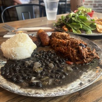 Cafecito - Cuban Near Me - Calabasas, California