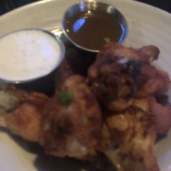 Smith & Kings - Chicken wings - Cocktail Bars Near Me - Honolulu, Hawaii