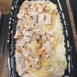 Carmen's Cafe - Chicken Fettuccine Alfredo