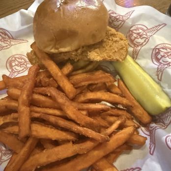 Taco Mac - Crispy SOUTHERN FRIED CHICKEN SANDWICH - American Near Me - Alpharetta, Georgia