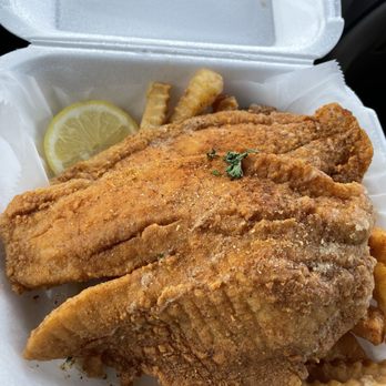 Shrimp Lips Seafood and Chicken - Fish Meal - Food Trucks Near Me - Columbus, Ohio Shrimp Lips Seafood and Chicken - Fish Meal - Food Trucks Near Me - Columbus, Ohio